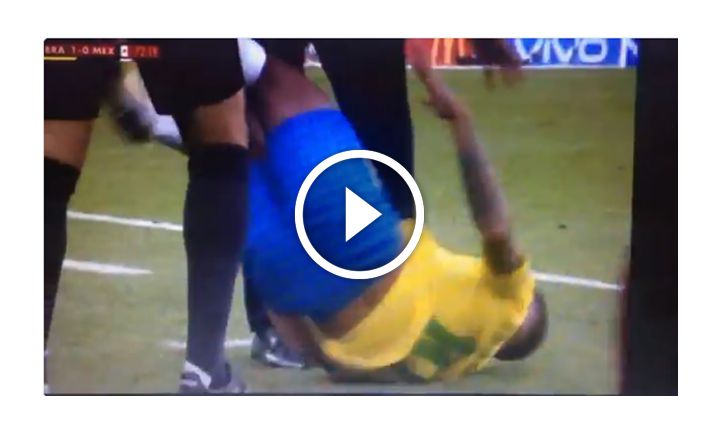 Neymar prawie stanął na głowie po ataku Layuna! xD   [VIDEO]